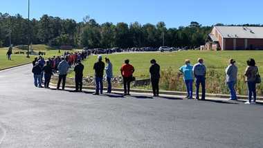 voters in line